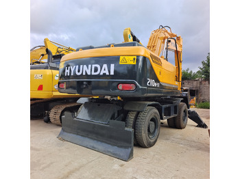 Ratinis ekskavatorius HYUNDAI