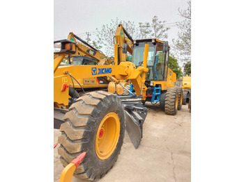 Greideris XCMG GR2153