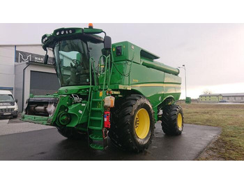 Derliaus nuėmimo kombainas JOHN DEERE S670