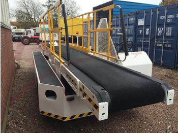 Transporto priemonė su juostiniu konvejeriu