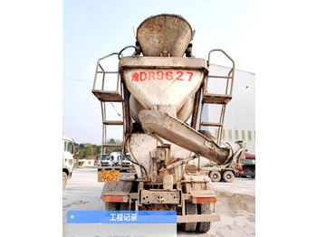 Betonvežis XCMG Official Second Hand G4804B HOWO Concrete Mixer Truck 12 Cubic Hydraulic Concrete Mixer Price List: foto 5