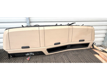 Kabina ir interjeras MERCEDES-BENZ