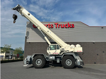 Šiurkštaus reljefo kranas TEREX