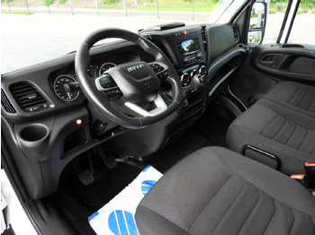 Tentinis mikroautobusas IVECO DAILY 35S18 TARPAULIN LIFT 8 PALLETS WEBASTO CRUISE CONTROL AIR CONDITIONING  180HP: foto 2 Tentinis mikroautobusas IVECO DAILY 35S18 TARPAULIN LIFT 8 PALLETS WEBASTO CRUISE CONTROL AIR CONDITIONING  180HP: foto 2