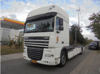 Konteineris-vežimus/ Sukeisti kūną sunkvežimis DAF XF 105 410