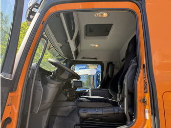 Platforminis/ Bortinis sunkvežimis, Sunkvežimis su kranu Mercedes-Benz Actros 1827 Kran Palfinger PK 9002: foto 4