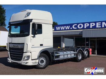 Konteineris-vežimus/ Sukeisti kūną sunkvežimis DAF XF 106 450