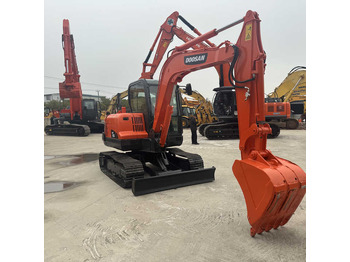Vikšrinis ekskavatorius DOOSAN DX60