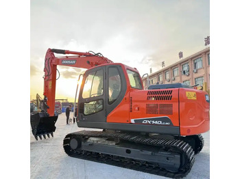 Vikšrinis ekskavatorius DOOSAN DX140