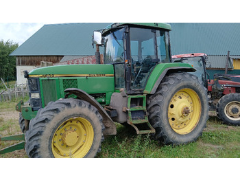 Traktorius JOHN DEERE 7800