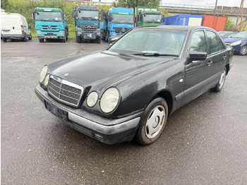 Sedanas Mercedes-Benz E 200: foto 3