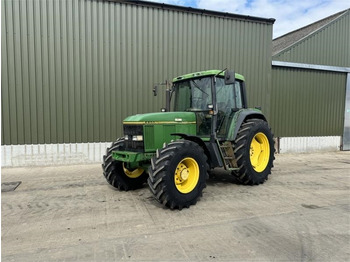 Traktorius JOHN DEERE 6800