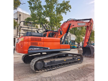 Vikšrinis ekskavatorius DOOSAN DX300