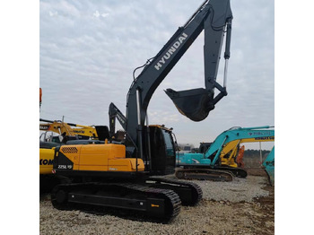 Vikšrinis ekskavatorius HYUNDAI