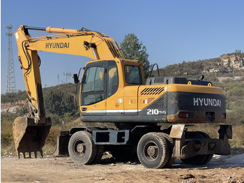 Ratinis ekskavatorius HYUNDAI