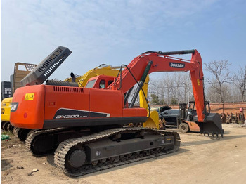 Vikšrinis ekskavatorius DOOSAN DX300