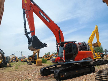 Vikšrinis ekskavatorius Doosan DX 300: foto 3