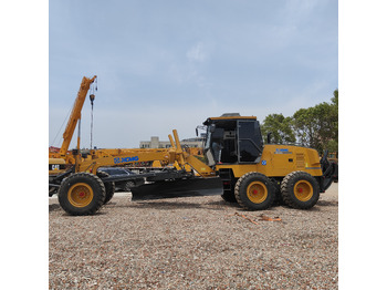 Greideris XCMG GR2153