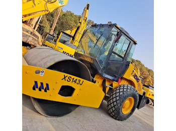 Kompaktorius XCMG XS143J road roller: foto 2