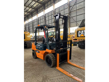 Toyota FD30 Forklift lizingą Toyota FD30 Forklift: foto 5 Toyota FD30 Forklift lizingą Toyota FD30 Forklift: foto 5