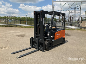 Elektrinis krautuvas DOOSAN
