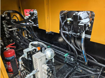 Vikšrinis kranas SANY SCC1000A-6: foto 3