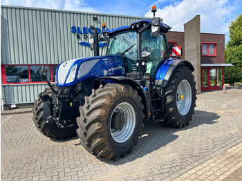 Traktorius NEW HOLLAND T7