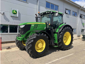 Traktorius JOHN DEERE 6215R