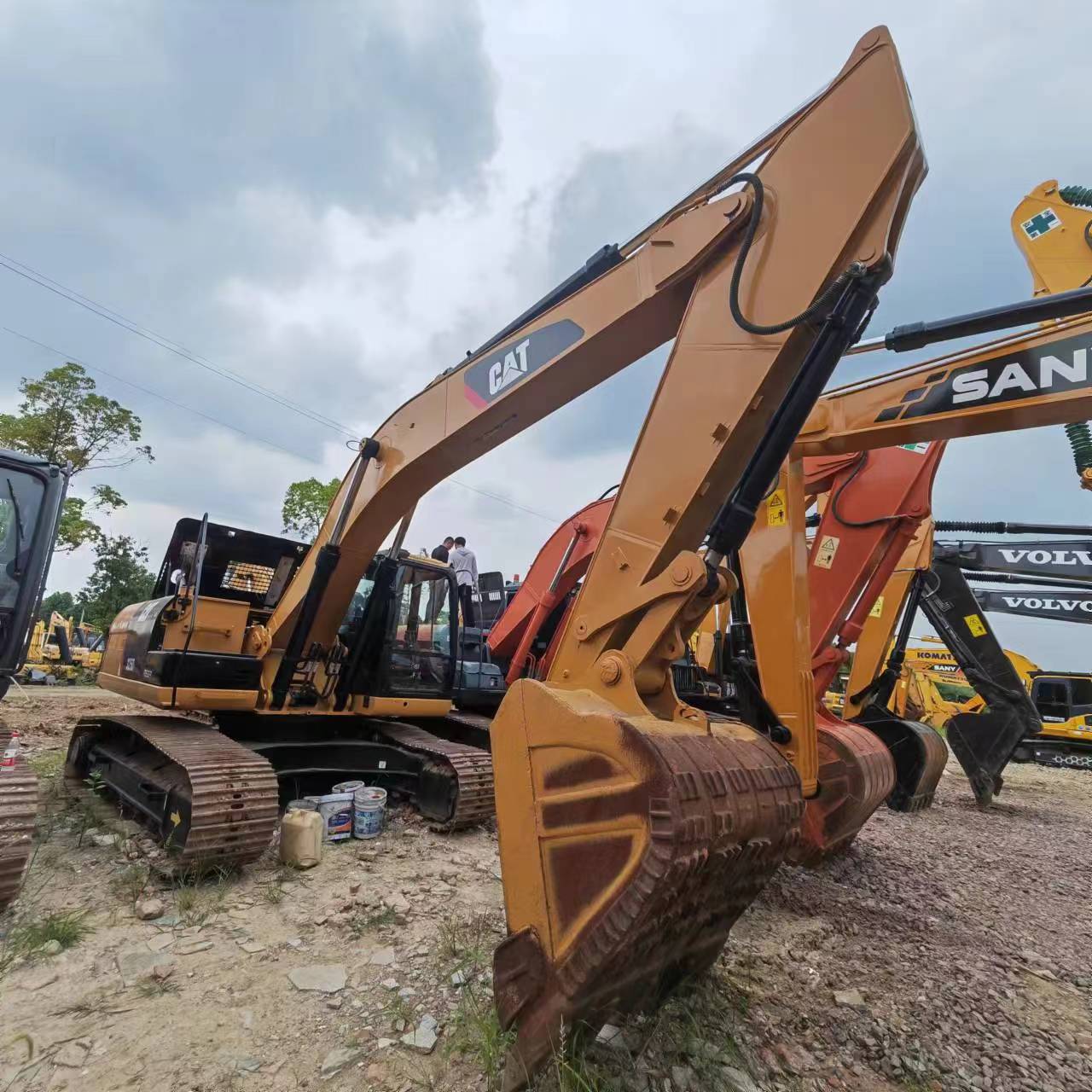 Vikšrinis ekskavatorius CATERPILLAR 325D