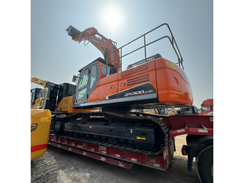 Vikšrinis ekskavatorius DOOSAN DX300