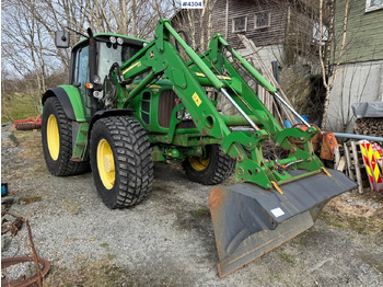 Traktorius JOHN DEERE 6930