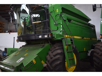 Derliaus nuėmimo kombainas JOHN DEERE 2066