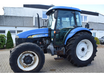 Traktorius NEW HOLLAND TD5