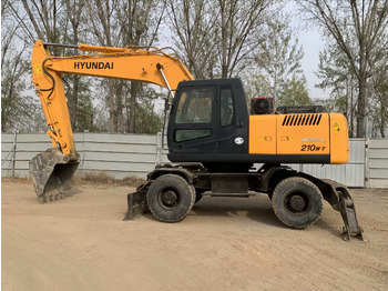 Ratinis ekskavatorius HYUNDAI R210