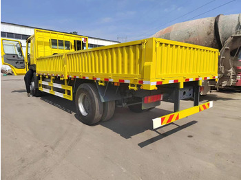 Savivartis sunkvežimis SINOTRUK HOWO 4x2 cargo truck: foto 4