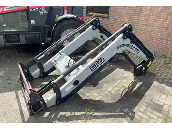 Traktorius - frontalinis krautuvas