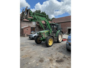 Traktorius JOHN DEERE 6230