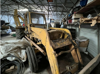Ekskavatorius-krautuvas MASSEY FERGUSON