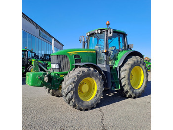 Traktorius JOHN DEERE 7530