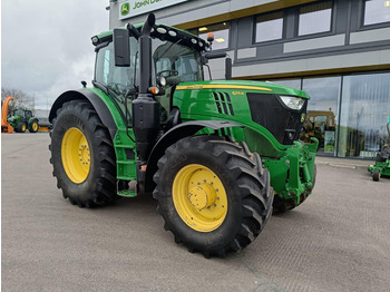 Traktorius JOHN DEERE 6215R