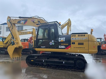Vikšrinis ekskavatorius CATERPILLAR 320D2