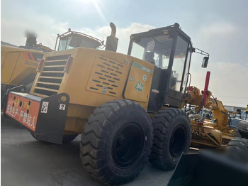 Greideris XCMG GR1803