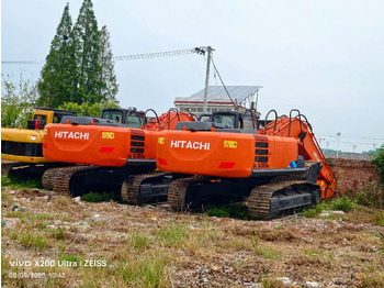 Vikšrinis ekskavatorius HITACHI
