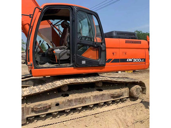 Vikšrinis ekskavatorius DOOSAN DX300