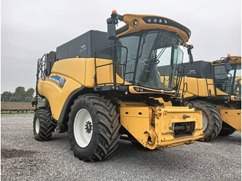 Derliaus nuėmimo kombainas NEW HOLLAND CR series