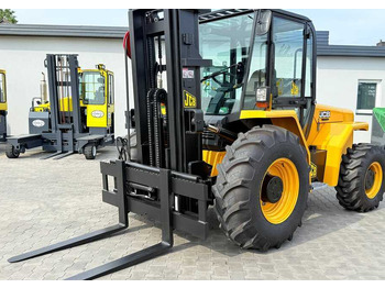 Krautuvas-visureigis JCB