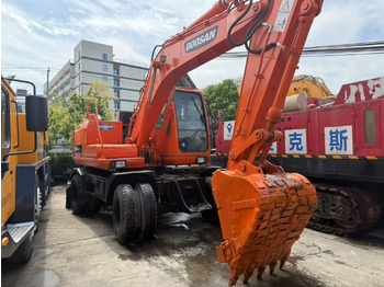 Ratinis ekskavatorius DOOSAN DH150W-7: foto 4