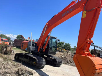 Vikšrinis ekskavatorius HITACHI ZX200