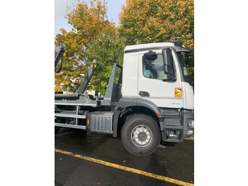 Nuožulnaus pakėlimo ant platformos sunkvežimis MERCEDES-BENZ Actros 1835