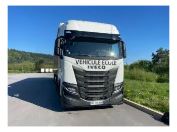 Vilkikas IVECO S-WAY